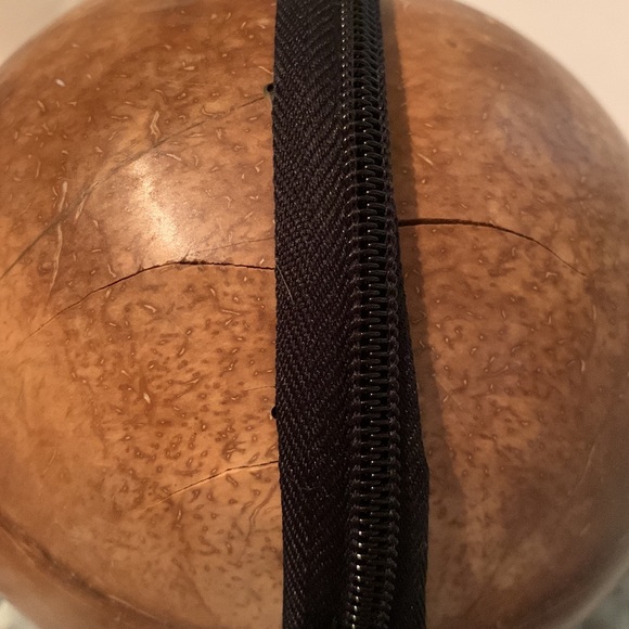 Coconut Purse NWT: Zip-up Closure, Lined, & Drawstring Inside, Leis Included - Picture 9 of 10